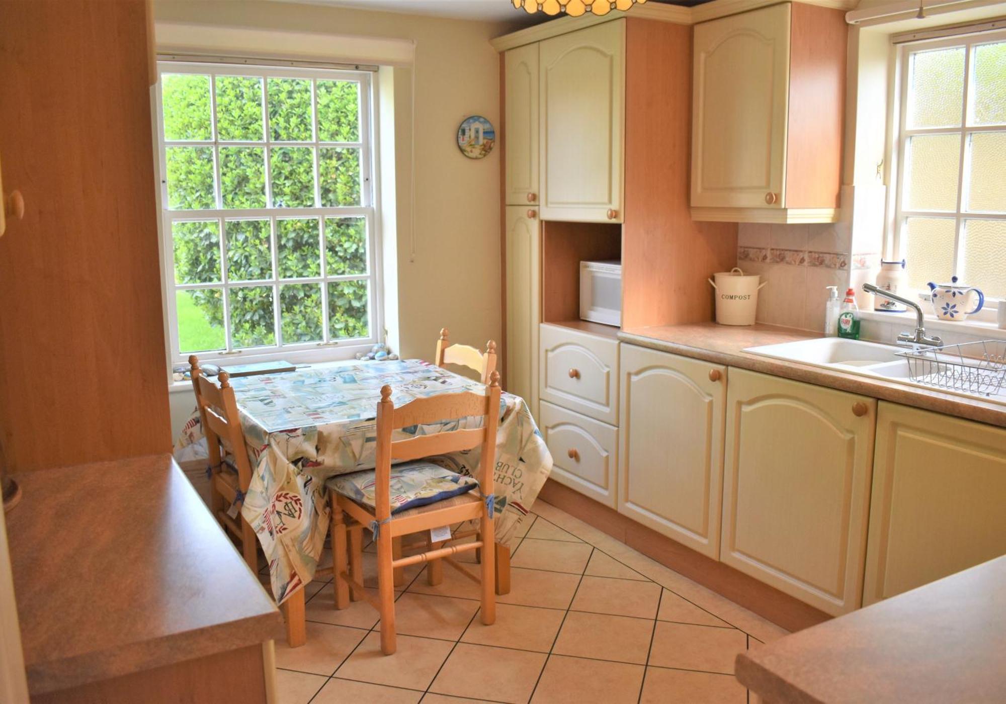 Georgian 2 Bedroom Apartment In Chichester With Free Parking - Chichester Holiday Properties Exterior photo