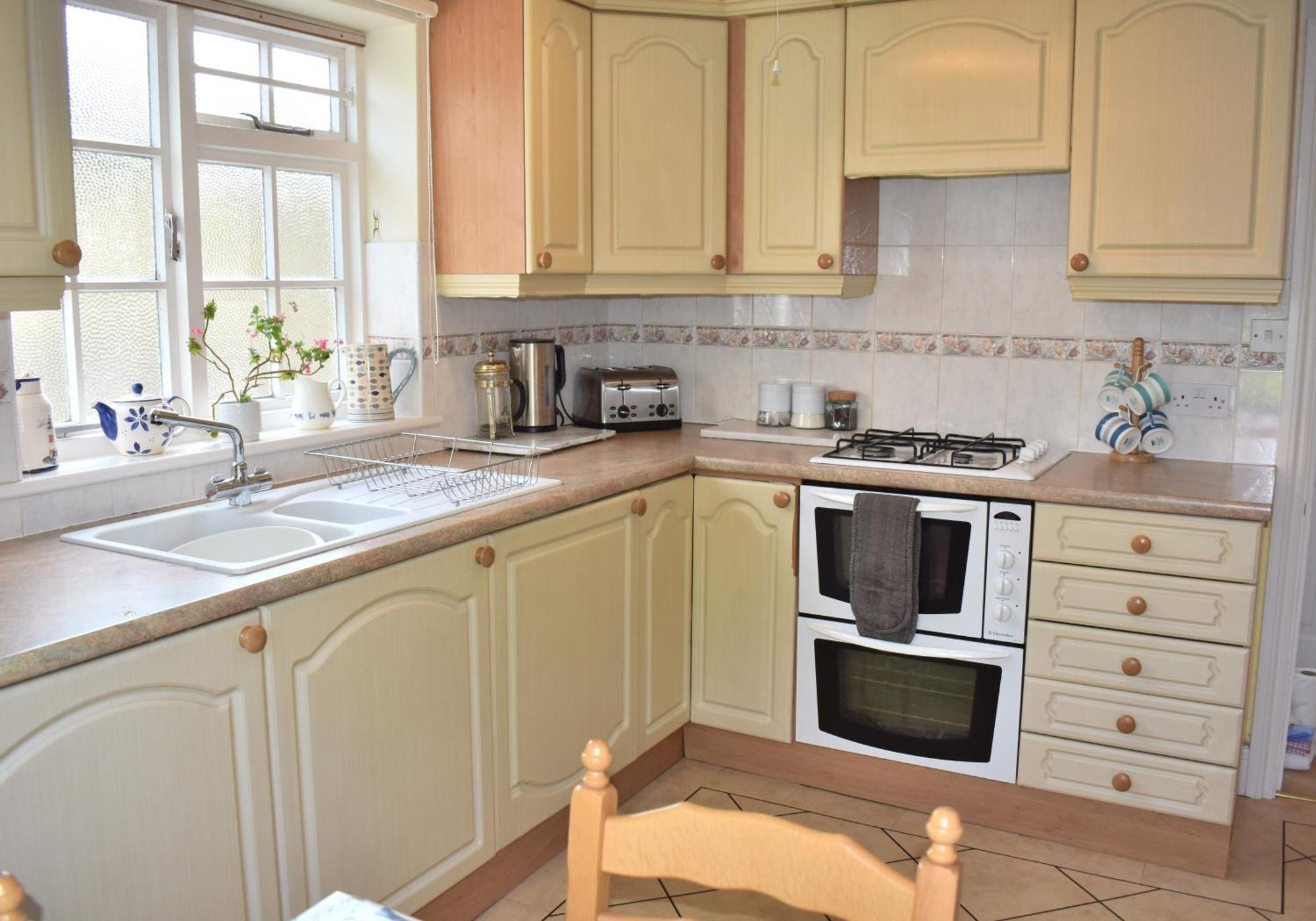 Georgian 2 Bedroom Apartment In Chichester With Free Parking - Chichester Holiday Properties Exterior photo