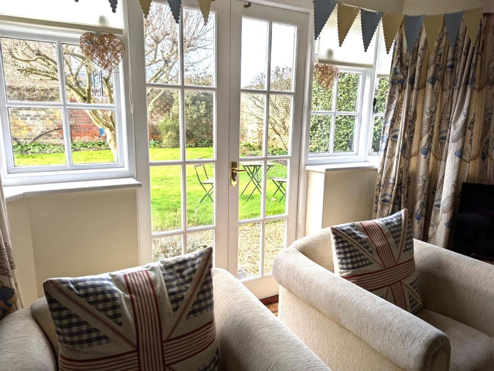 Georgian 2 Bedroom Apartment In Chichester With Free Parking - Chichester Holiday Properties Exterior photo