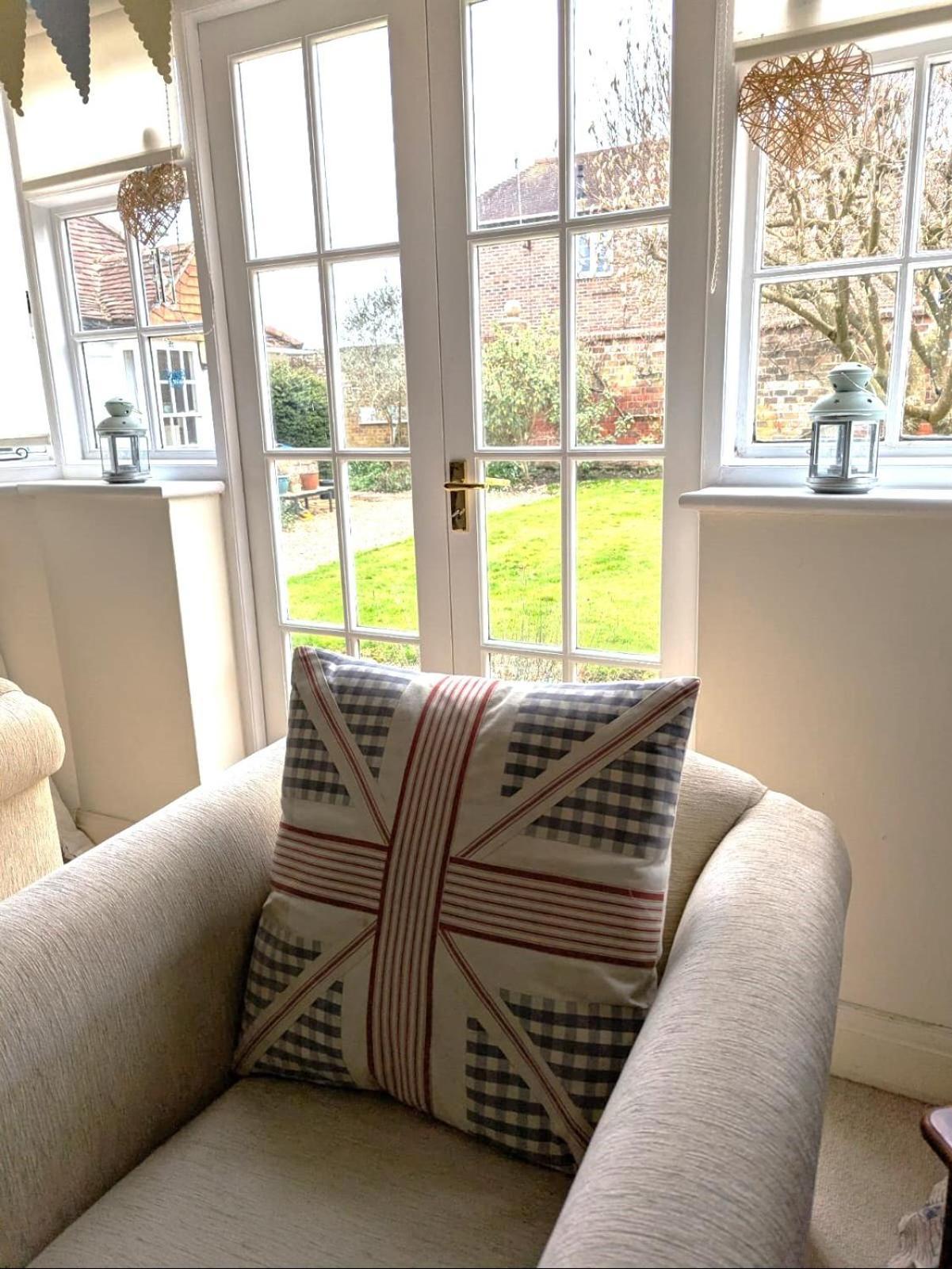 Georgian 2 Bedroom Apartment In Chichester With Free Parking - Chichester Holiday Properties Exterior photo