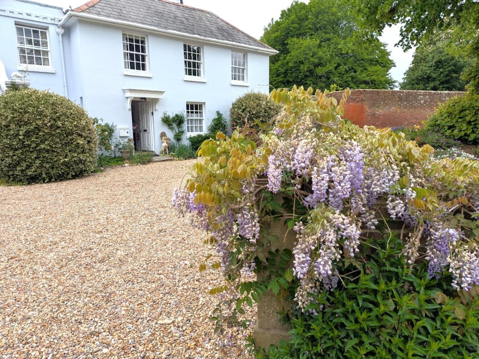Georgian 2 Bedroom Apartment In Chichester With Free Parking - Chichester Holiday Properties Exterior photo